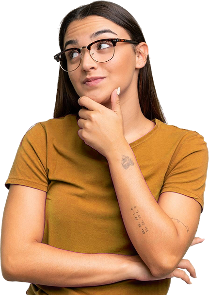 Mulher pensativa com óculos
